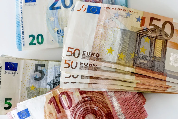 Yhteydet Raha-Unelmiin